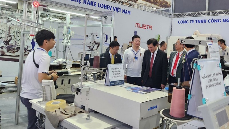 Hanoi welcomes opening of international Textile & Garment Industry Expo
